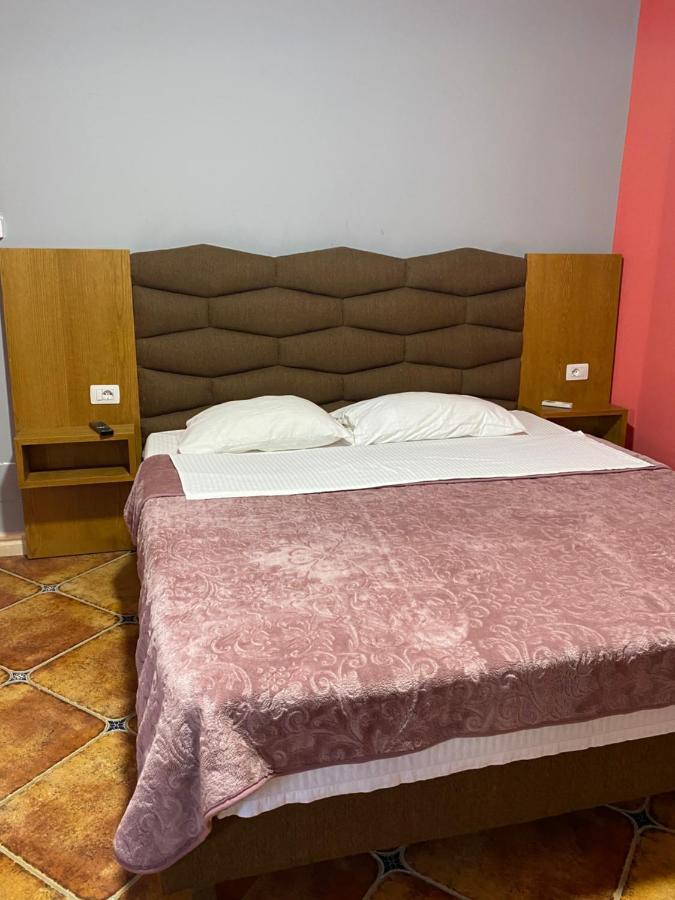 Pilo Lala Hotel Lushnjë Eksteriør bilde