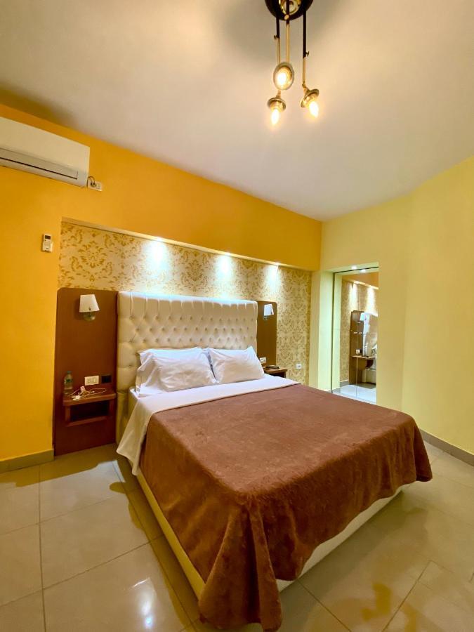 Pilo Lala Hotel Lushnjë Eksteriør bilde